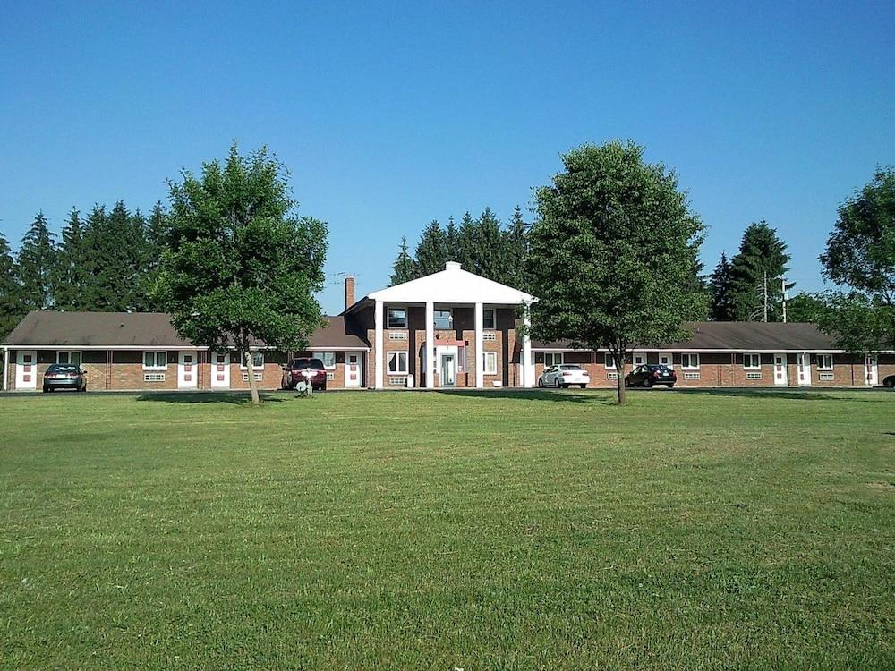 Colonial Inn Motel photo 1