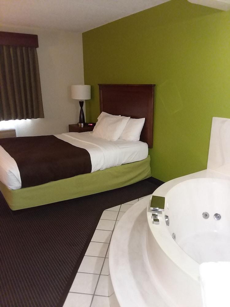 AmericInn by Wyndham Little Falls photo 17