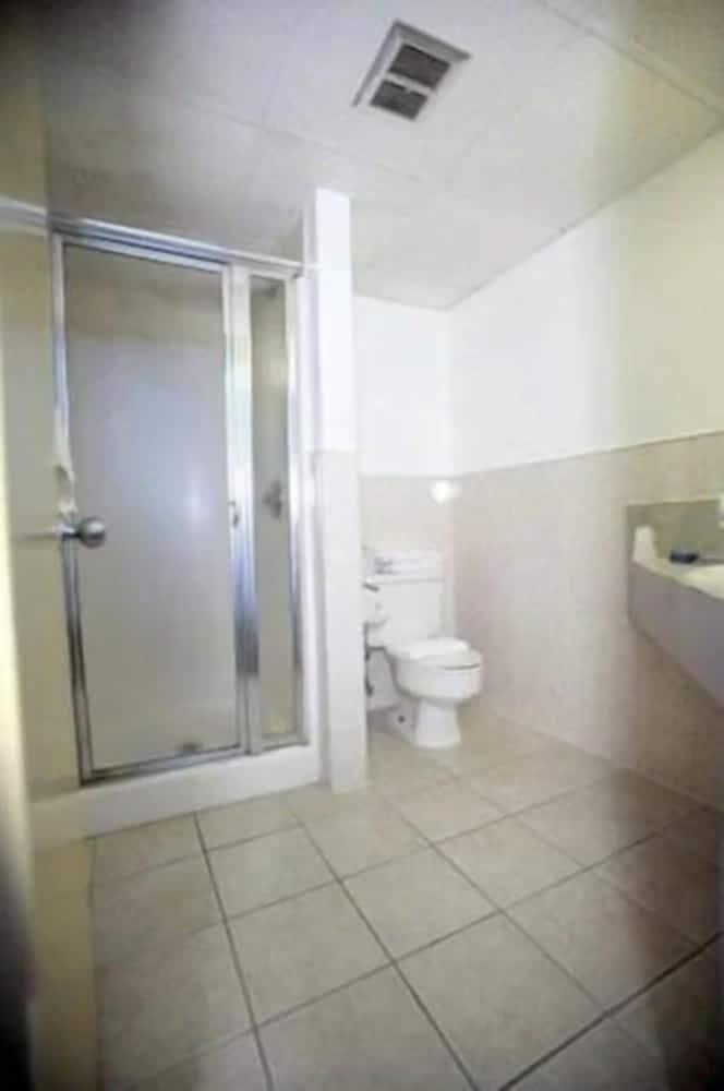 Meadowbrook Motor Lodge photo 16