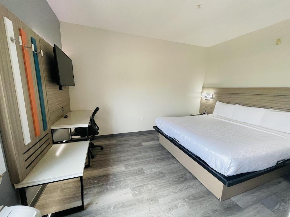 Sonesta Essential Hotel Houston-I-45 Spring photo 14