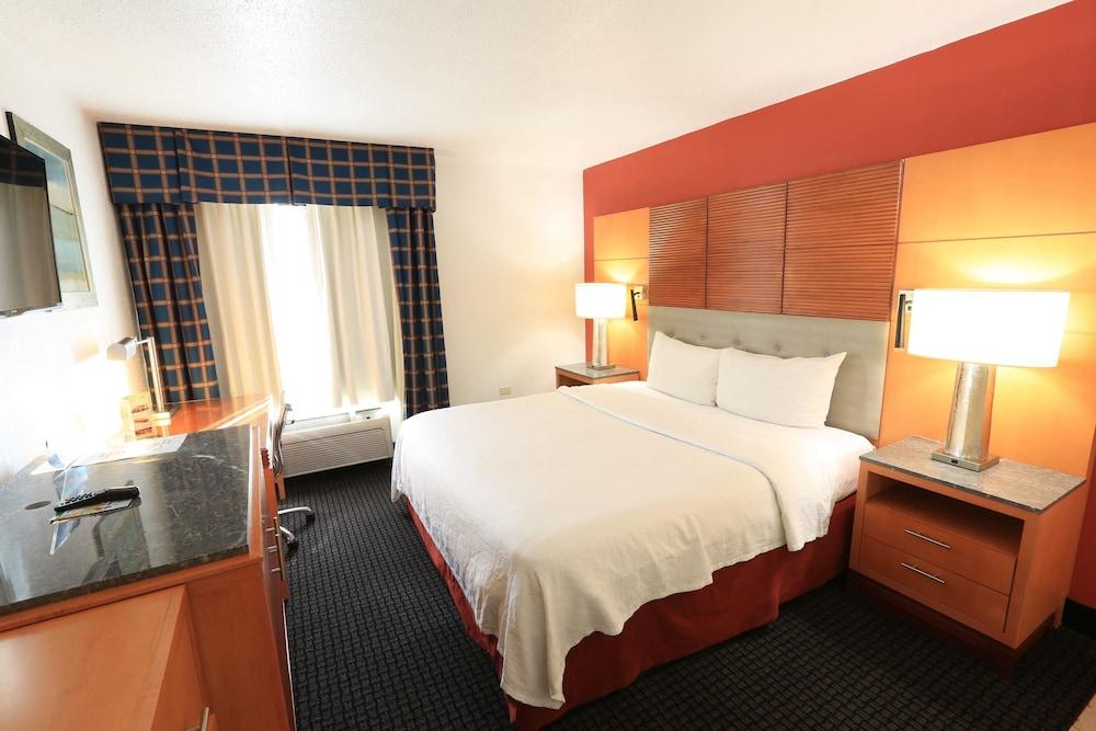 Days Inn by Wyndham Calumet Park photo 12
