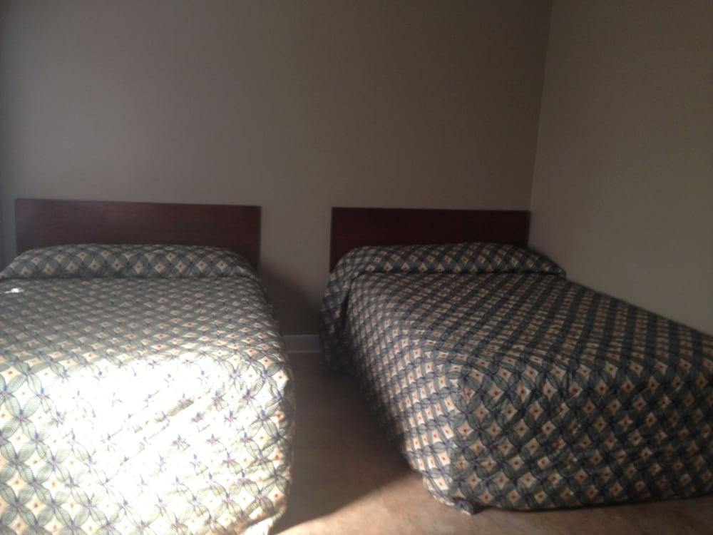 Oasis Motel photo 15