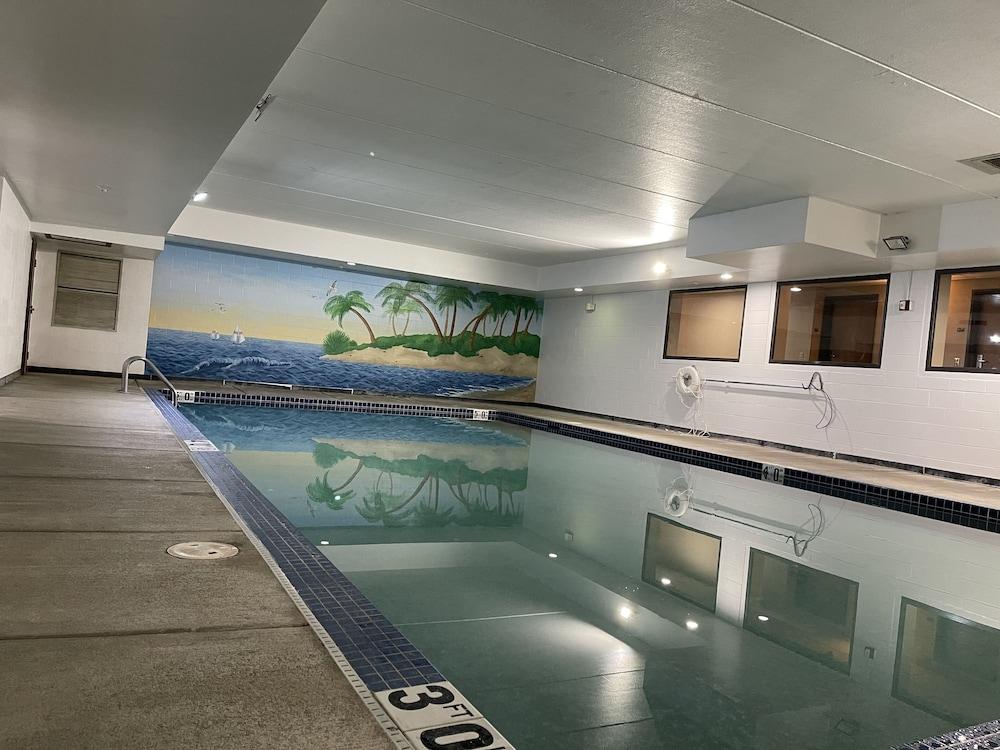 AmericInn by Wyndham Columbus Wisconsin photo 14