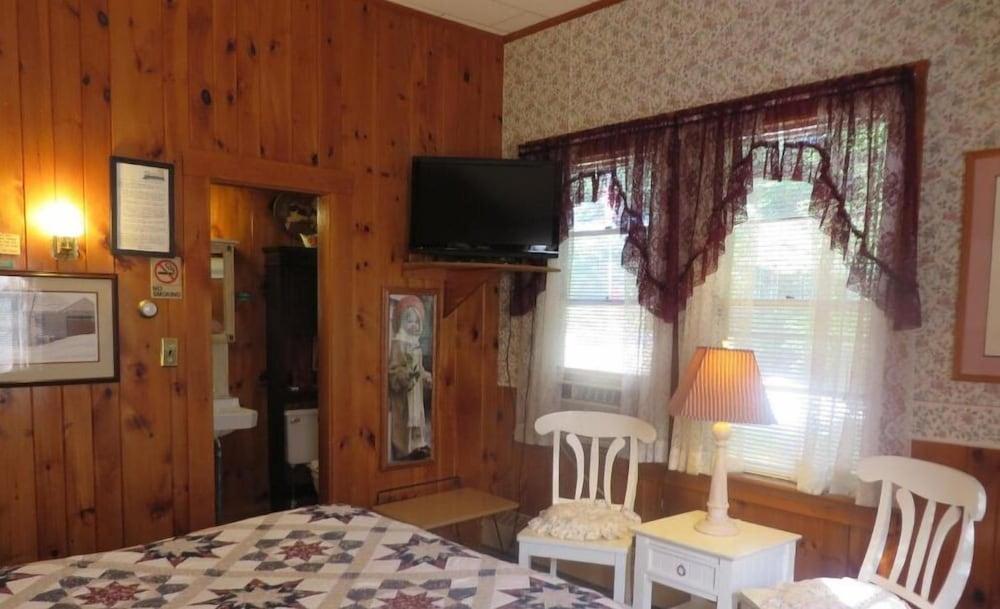 Lake Winnipesaukee Motel photo 14