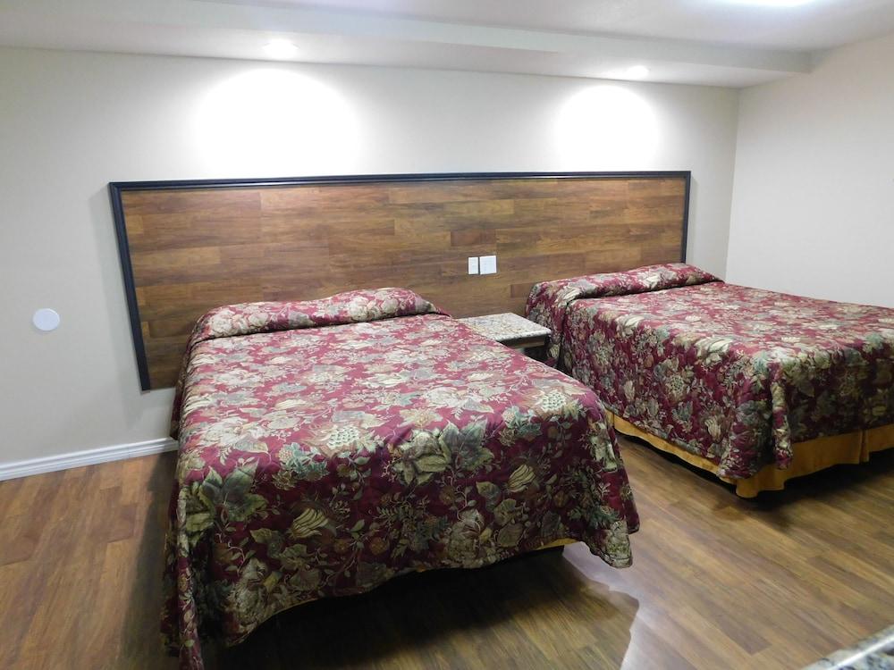 Hillcrest Motel photo 9