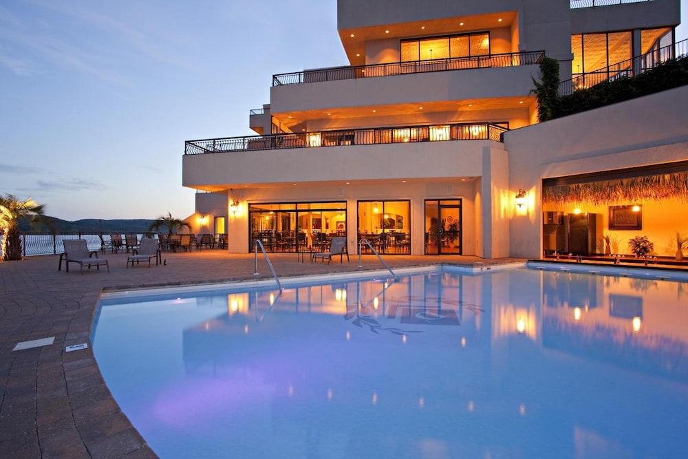 D'Monaco Luxury Resort photo 2
