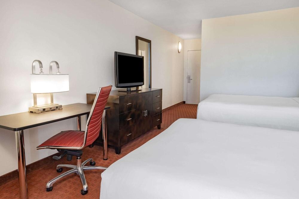 Wyndham Sacramento photo 6