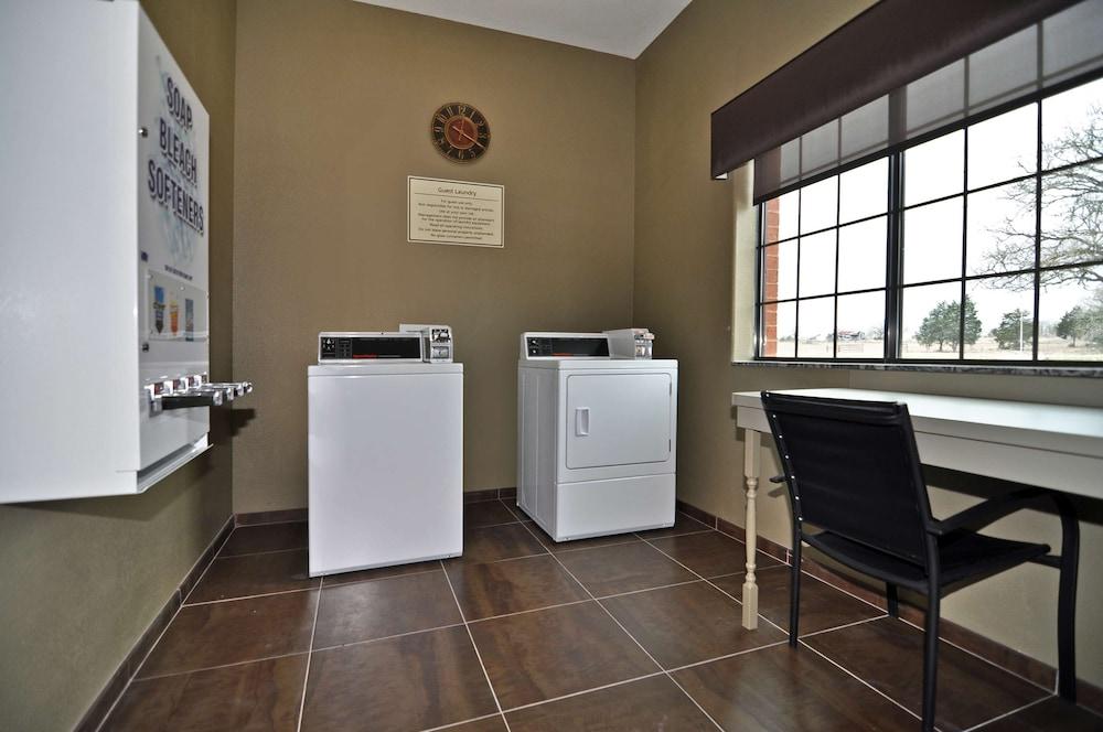 Best Western Giddings Inn & Suites photo 24