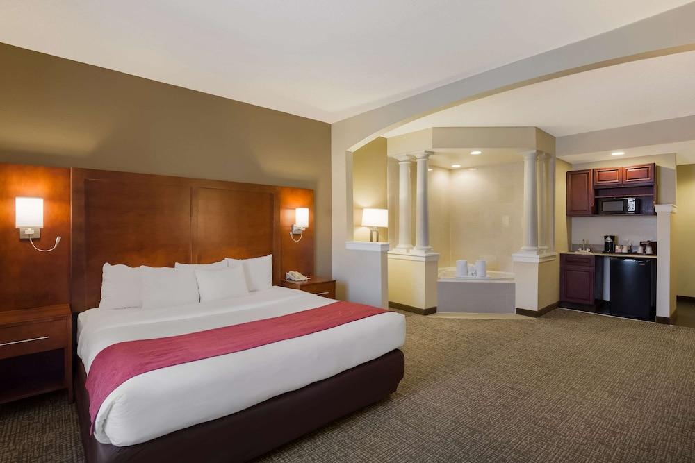 Comfort Suites Near University photo 25