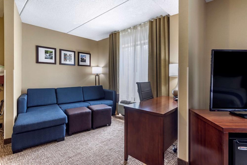 Comfort Suites Manchester near Arnold AFB photo 38