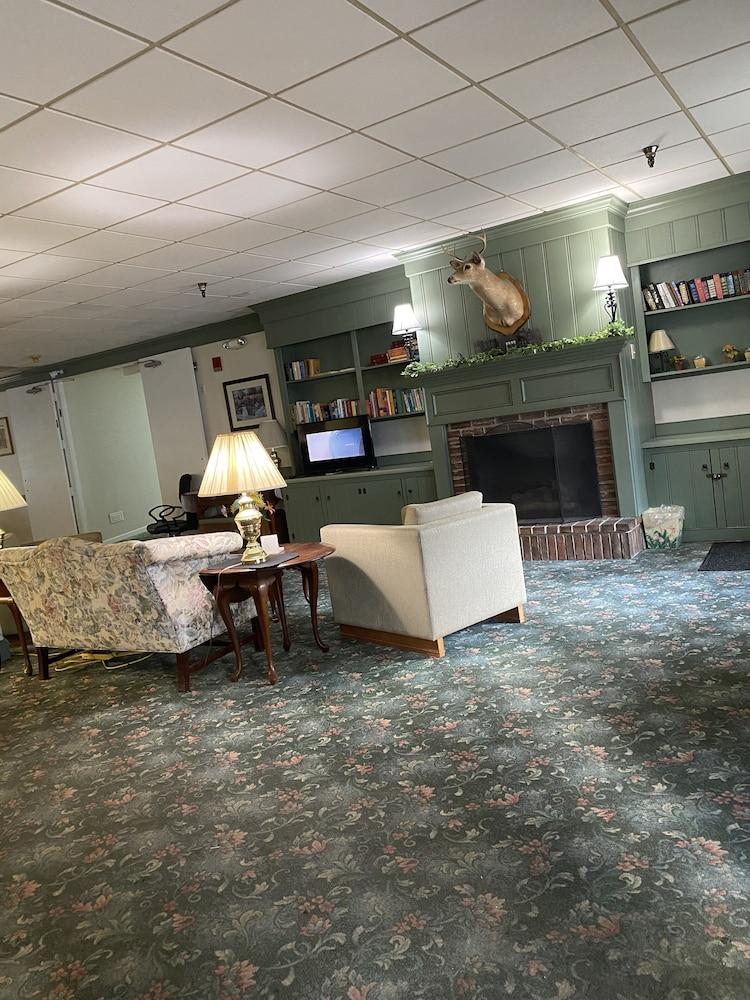 Surrey Inn Ashland photo 47
