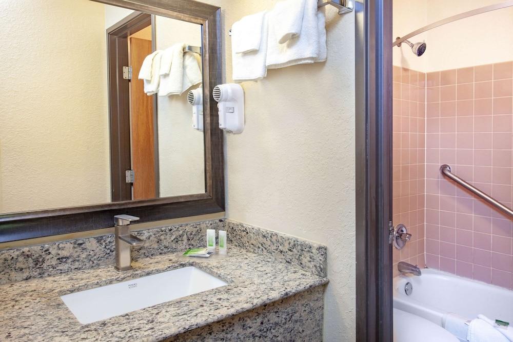 AmericInn by Wyndham Cloquet photo 15
