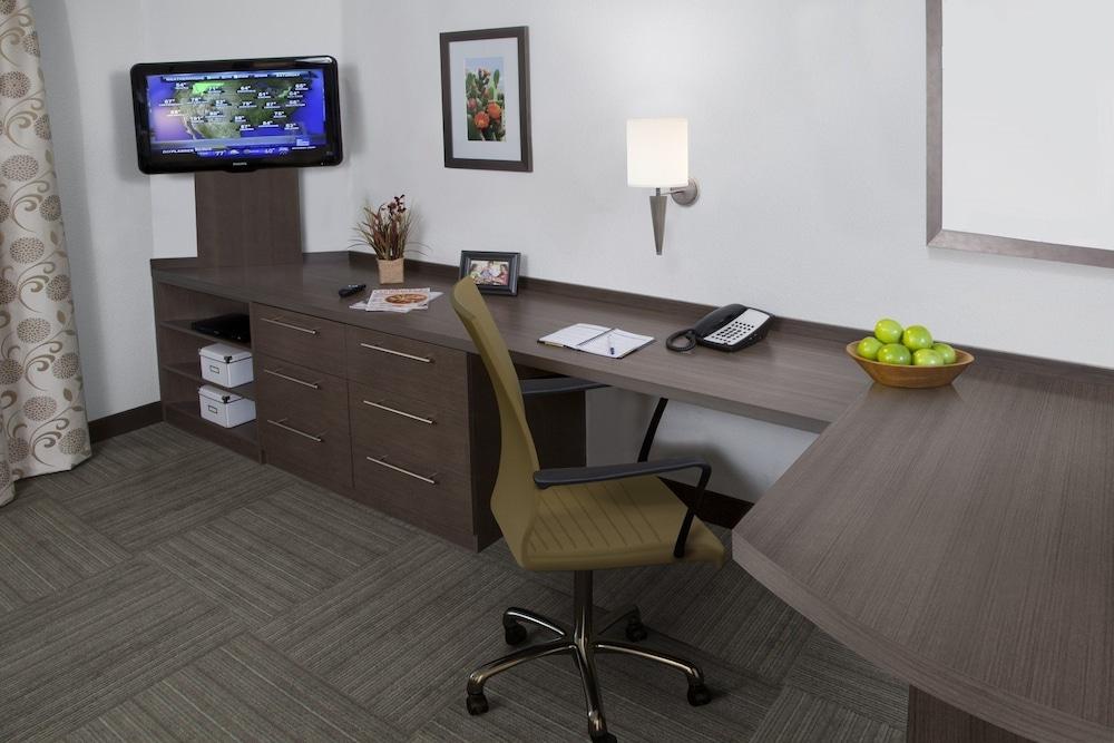 Candlewood Suites College Station At University by IHG photo 21