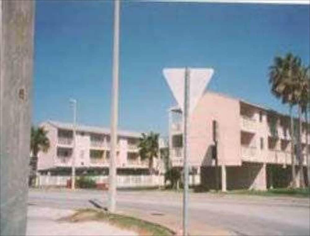 Knights Inn Corpus Christi at North Beach photo 15