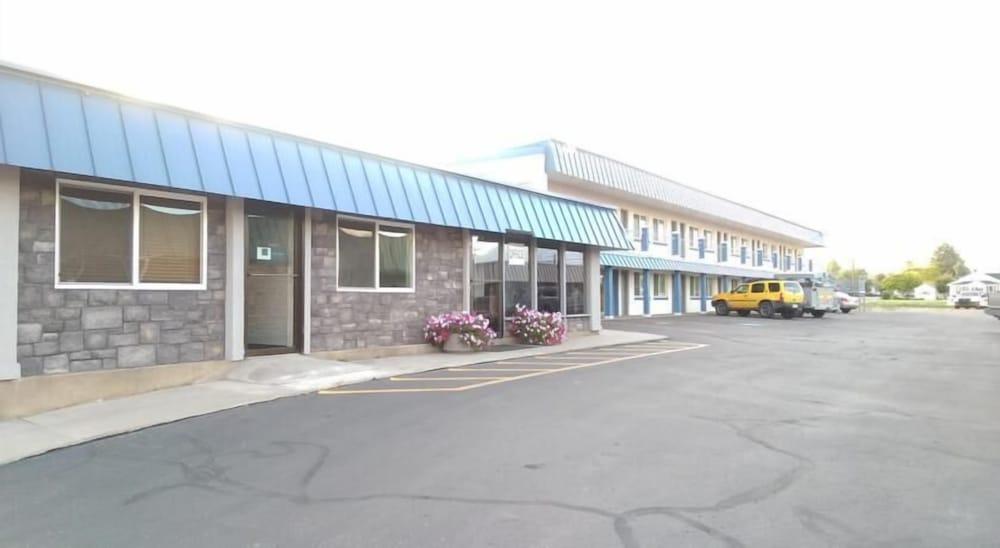 Rodeway Inn photo 1