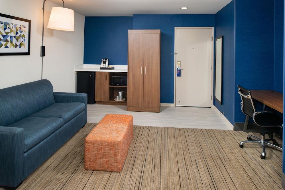 Holiday Inn Express & Suites Los Angeles Downtown West by IHG photo 16