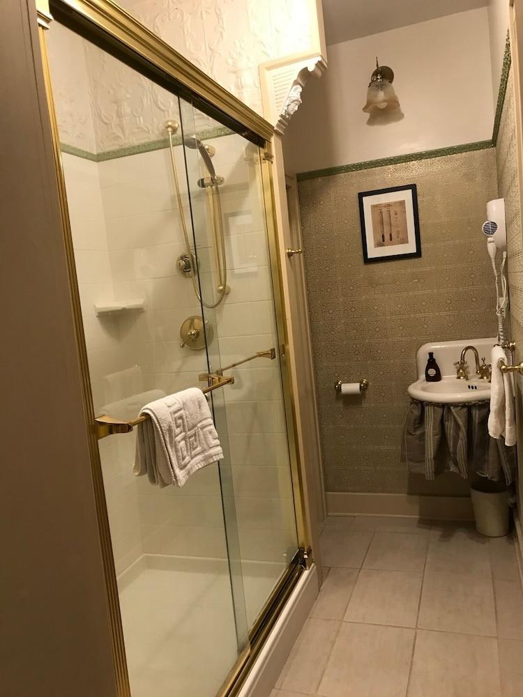 Iron Amethyst Inn   Boutique Hotel photo 17