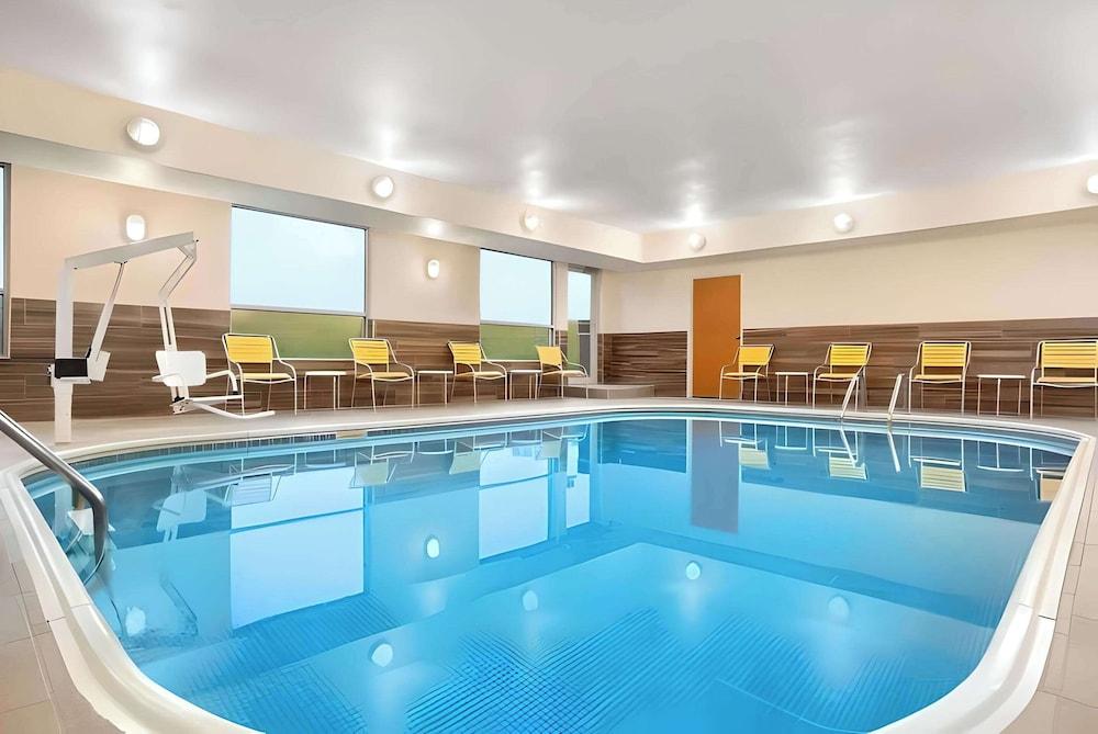 Dubuque Inn & Suites photo 13