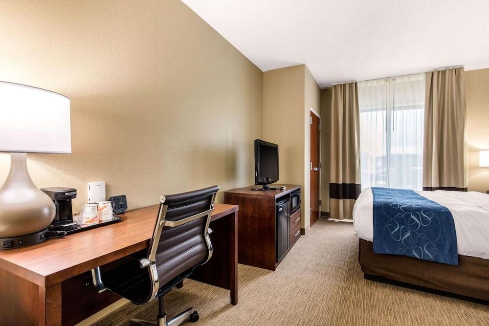 Comfort Suites Manchester near Arnold AFB photo 32