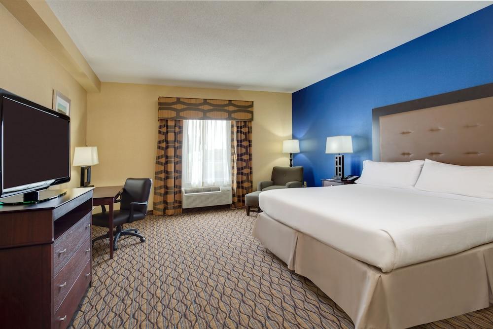 Holiday Inn Express Tower Center by IHG photo 2