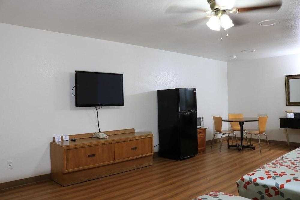 Heritage Inn & Suites photo 7