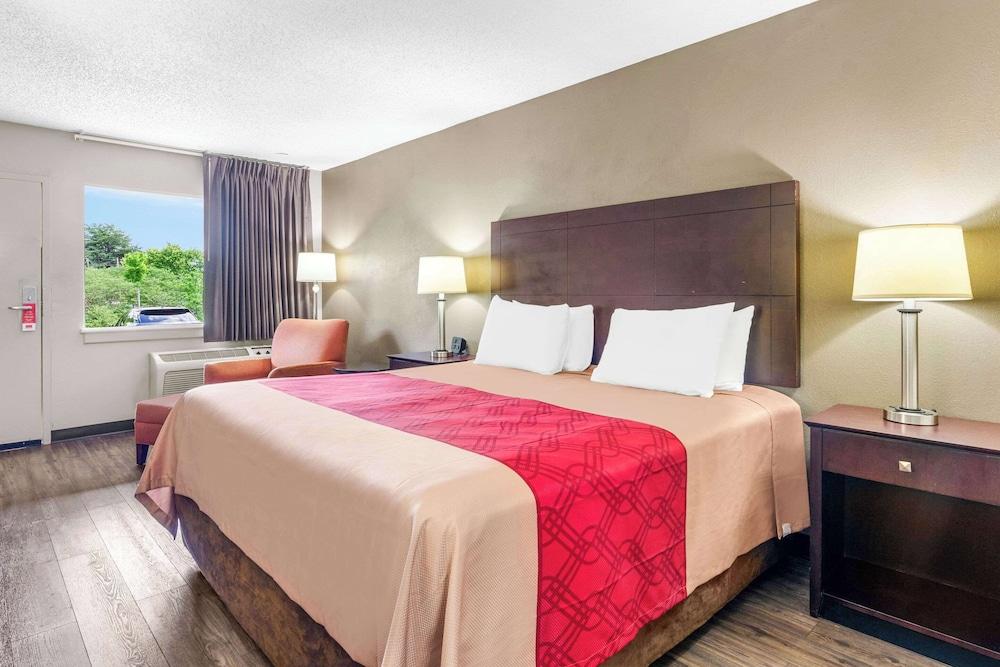 Brentwood Inn & Suites photo 12