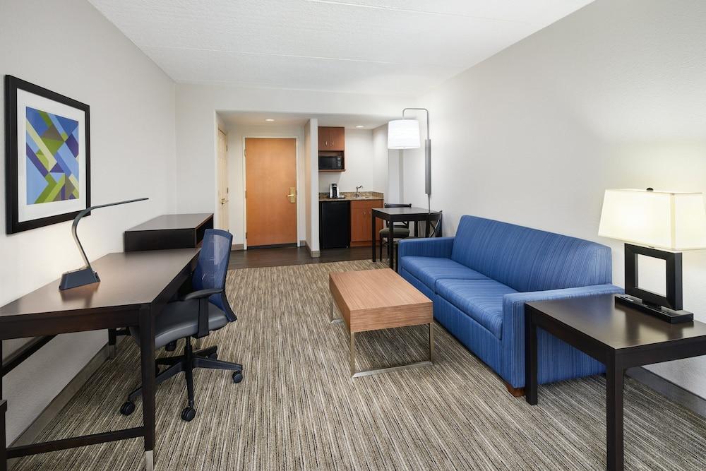 Holiday Inn Express & Suites Jacksonville SE- Med Ctr Area by IHG photo 16