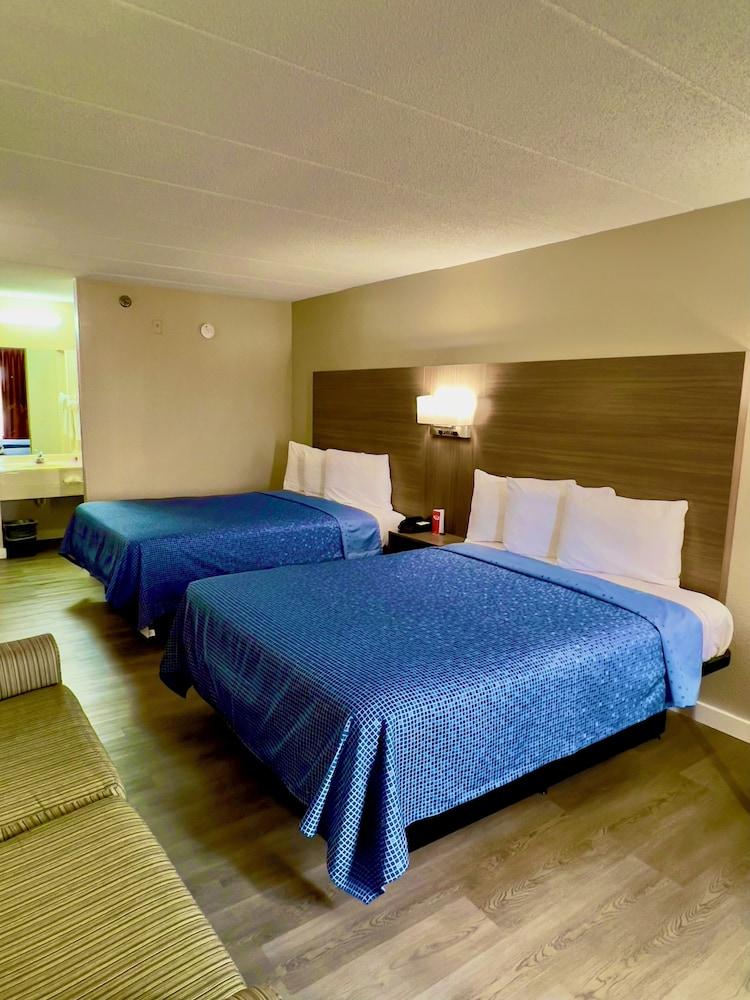 Econo Lodge Willowbrook photo 9