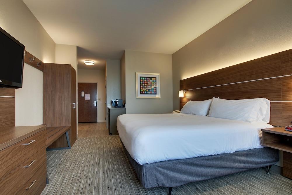 Holiday Inn Express Hotel & Suites Vernon College Area by IHG photo 11