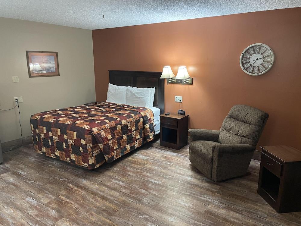 Southfork Motel and Grill photo 2