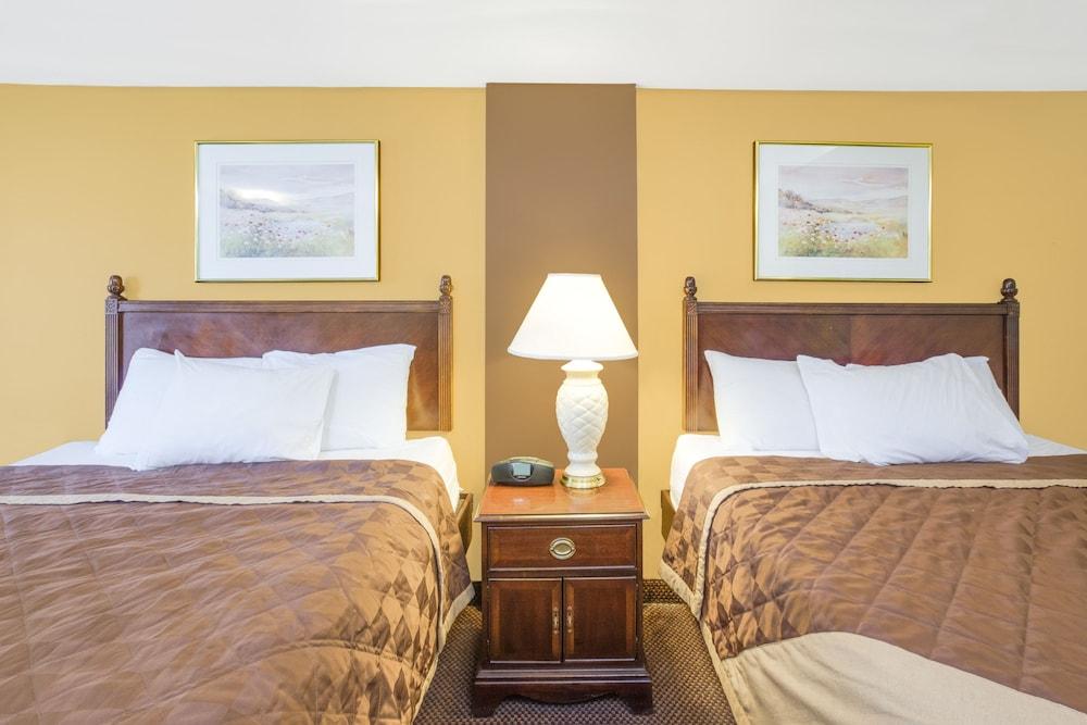 Rodeway Inn & Suites Saginaw I-675 photo 29