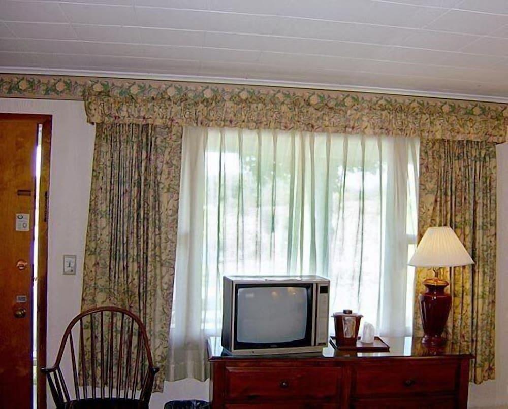 West Road Motel photo 9