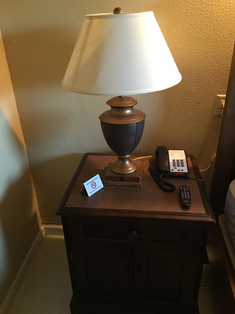 Reddy Inn and Suites photo 17