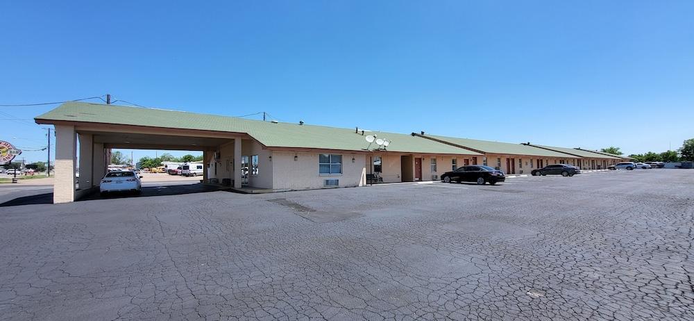 American Inn Cleburne photo 21