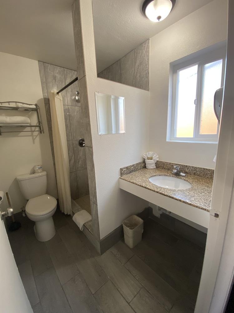 American Inn Grover Beach photo 18