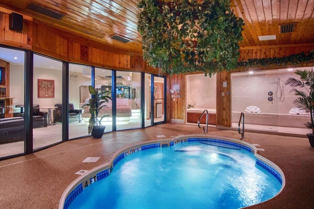 Sybaris Pool Suites Indianapolis photo 24