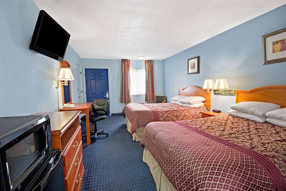 Days Inn by Wyndham KU Lawrence photo 7
