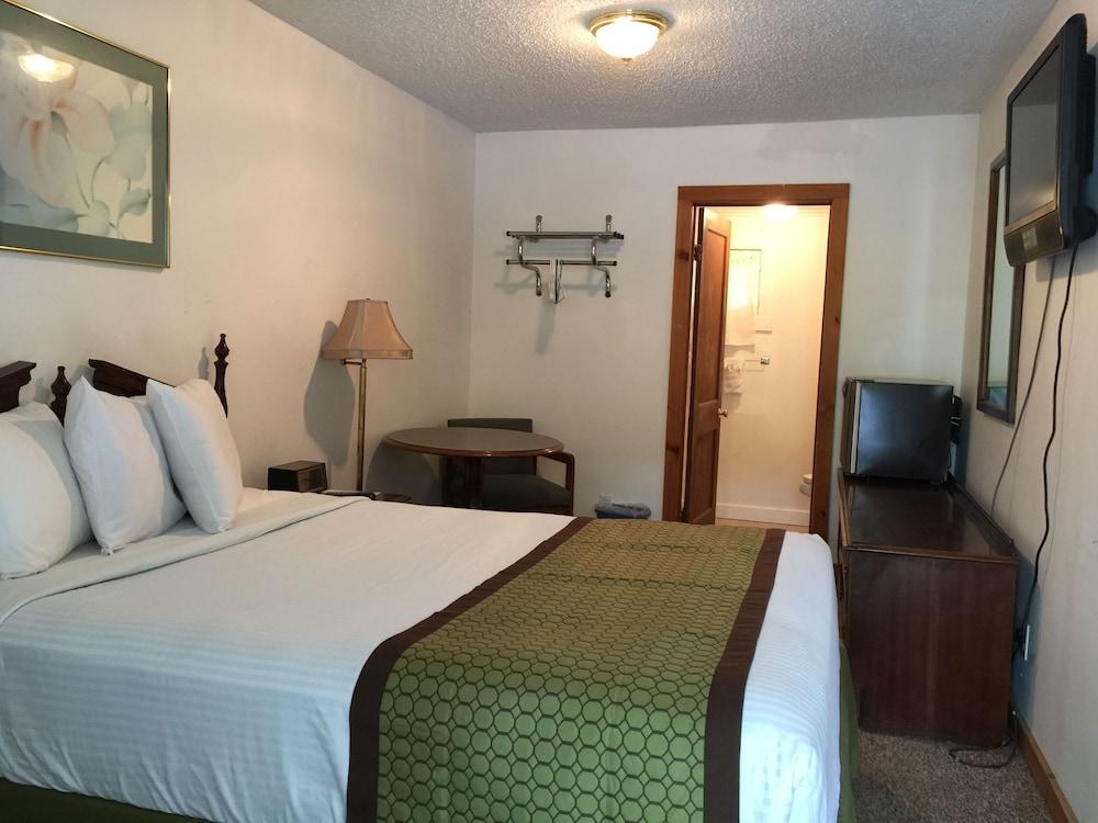 Adirondack Oasis Motel photo 22