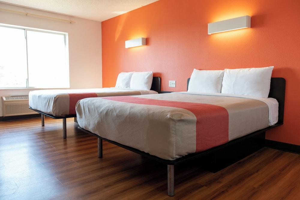 Lincoln Garden Inn photo 22