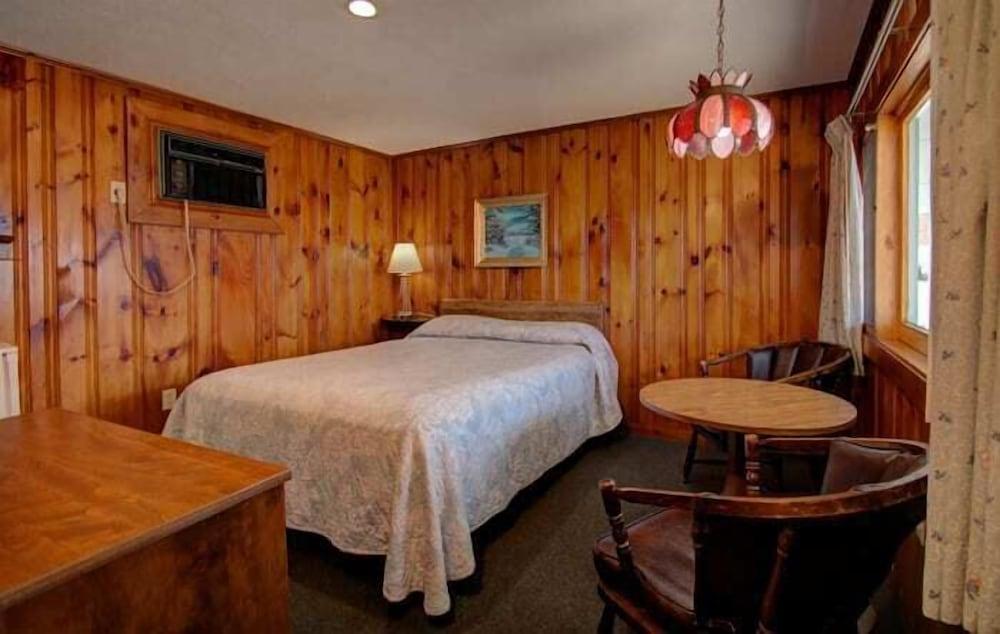 Dolphyn Motel photo 18