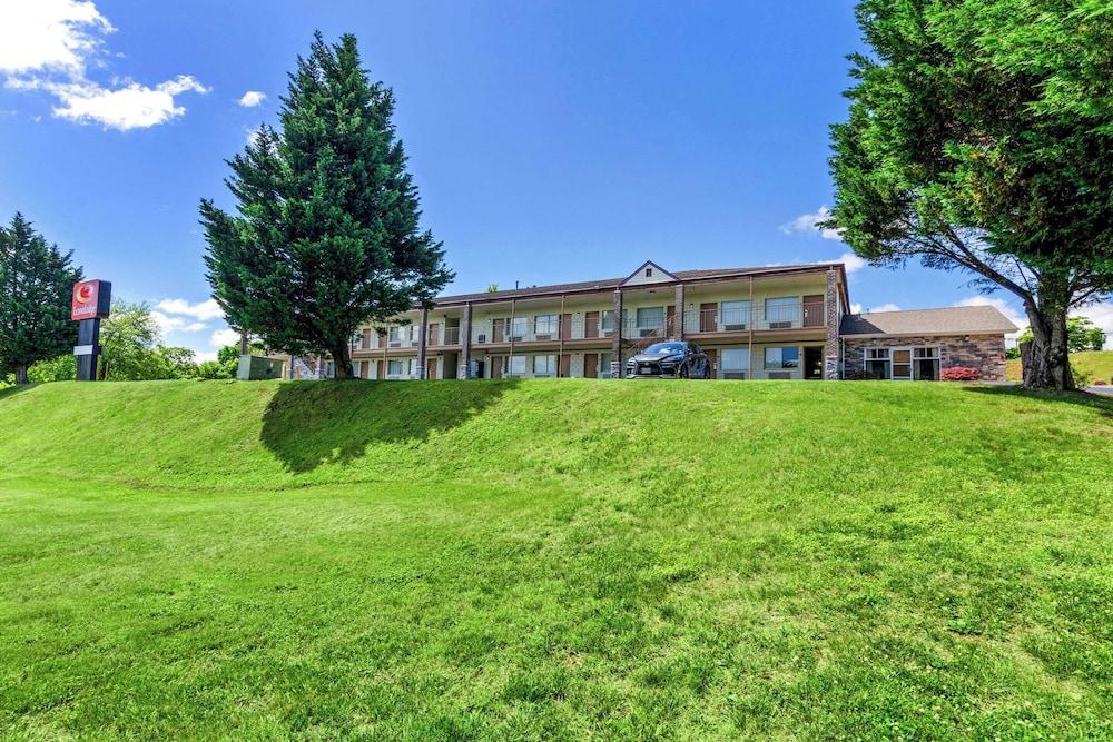 Brentwood Inn & Suites photo 1