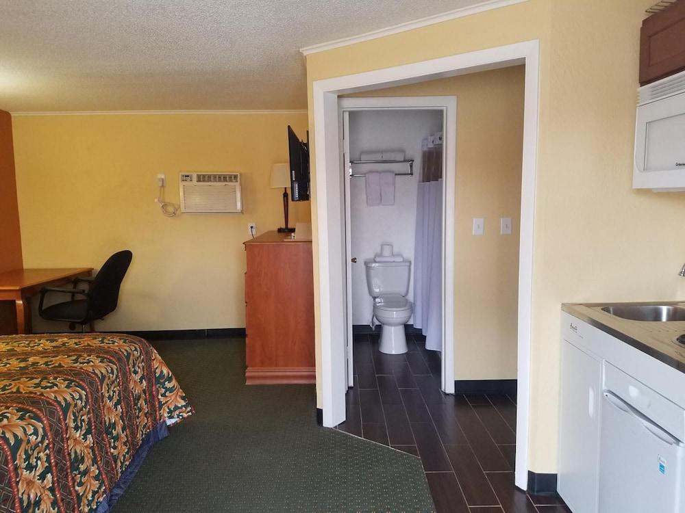 Budget Inn photo 13