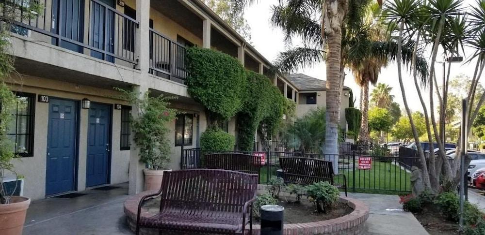 Sierra Crossing Motel photo 1