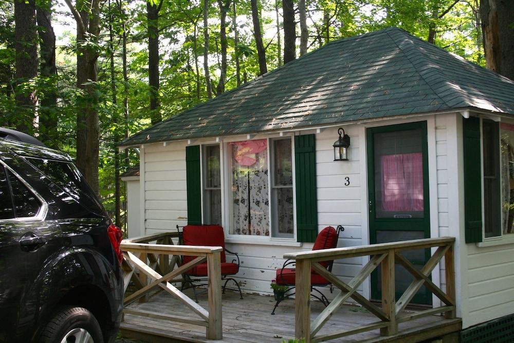 Hinckley's Dreamwood Cottages photo 30