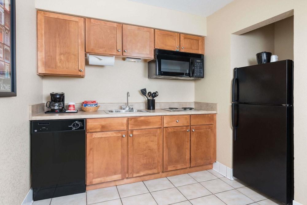 Hawthorn Extended Stay by Wyndham Rome photo 19