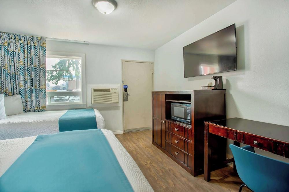 Studio 6 Suites Albany, OR photo 9