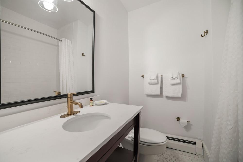 Seven Hills Inn photo 20