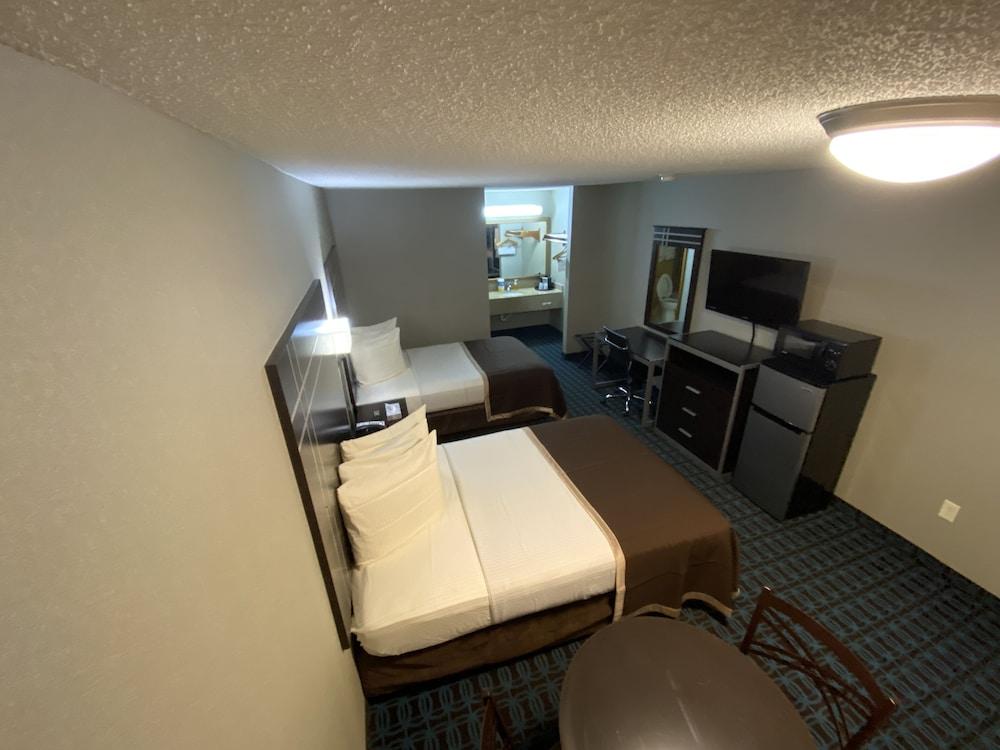 Deluxe Inn Fayetteville - I-95 Exit 49 photo 40