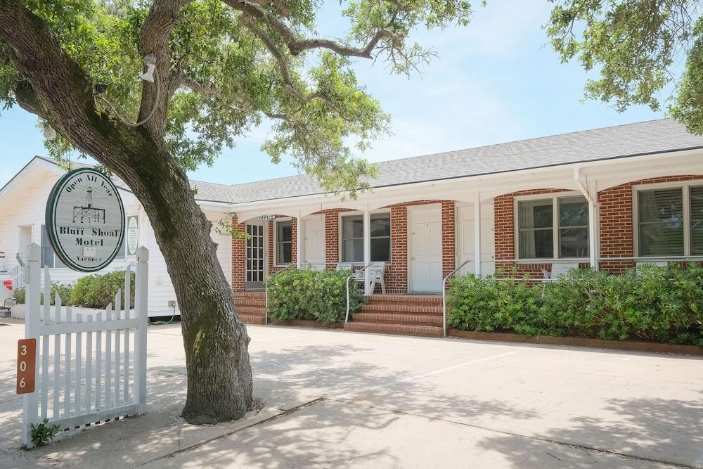 Bluff Shoal Motel — hotel in Ocracoke