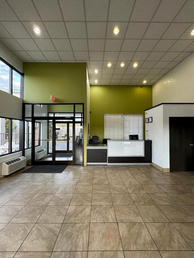 Super 8 by Wyndham Kannapolis photo 18